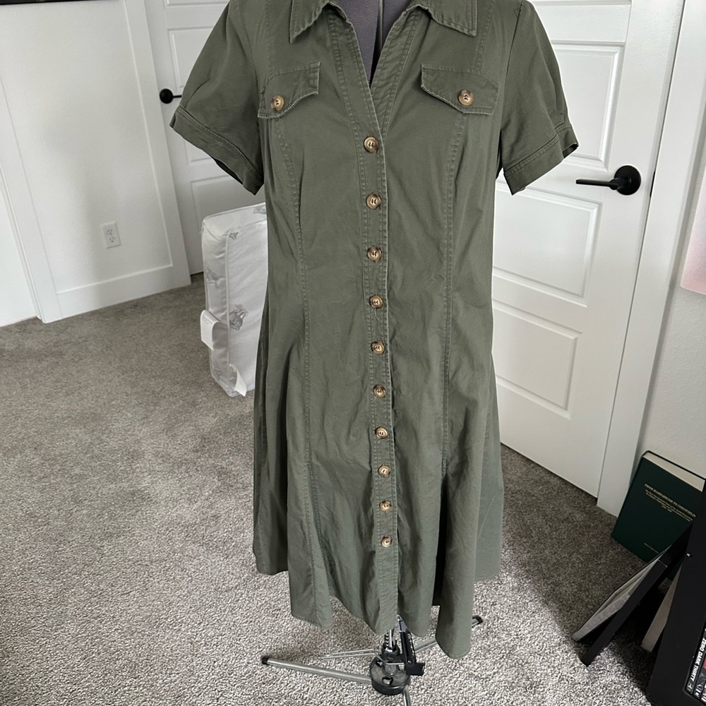 Robbie Bee Green Buttoned Tie Front Midi Dress